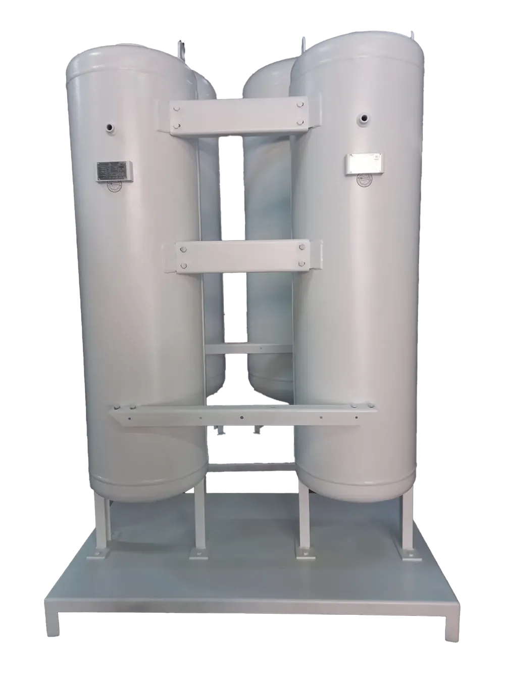 Endüstriyel alanda kullanılan, dikey konumlu yüksek basınçlı CO₂ tankı