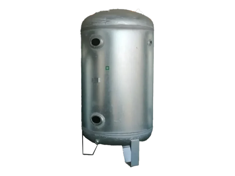 Endüstriyel bir tesiste kullanılan, galvaniz kaplamalı hava tankı