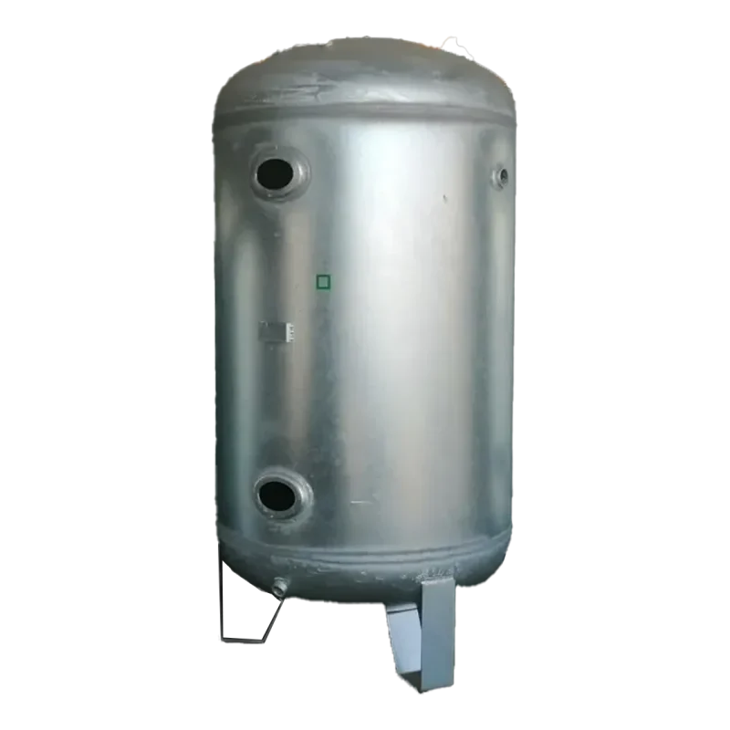 Endüstriyel bir tesiste kullanılan, galvaniz kaplamalı hava tankı